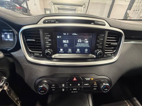 Used 2018 Kia Sorento AWD image 20
