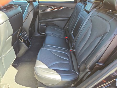 Used 2022 Lincoln Nautilus Reserve AWD/4WD image 17