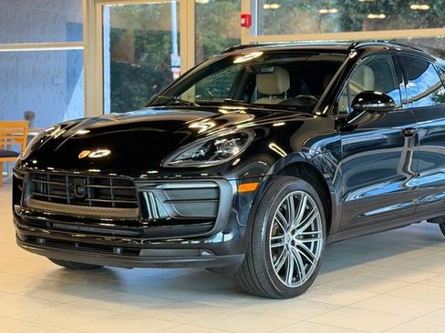 Used 2023 Porsche Macan AWD/4WD image 3