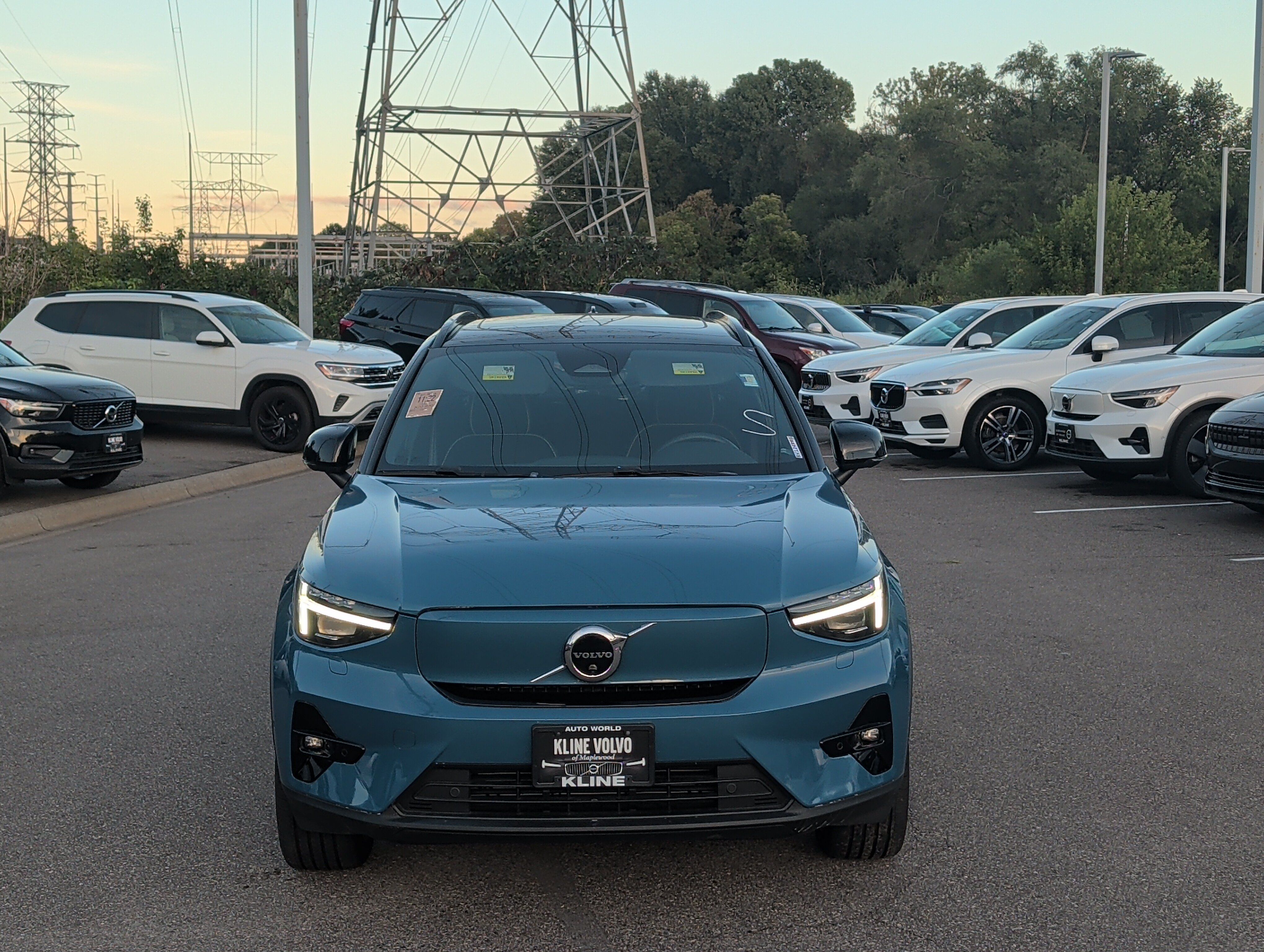 Used 2023 Volvo XC40 Recharge Ultimate w/ Protection Package Premier AWD/4WD image 2