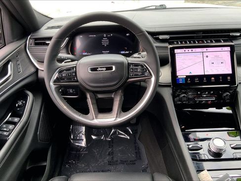 Certified 2024 Jeep Grand Cherokee L Overland w/ Luxury Tech Group IV image 5