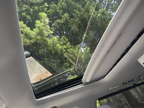 Used 2017 Toyota Highlander XLE FWD image 8