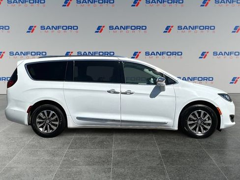 Used 2020 Chrysler Pacifica Limited w/ Advanced Safetytec Group FWD image 6
