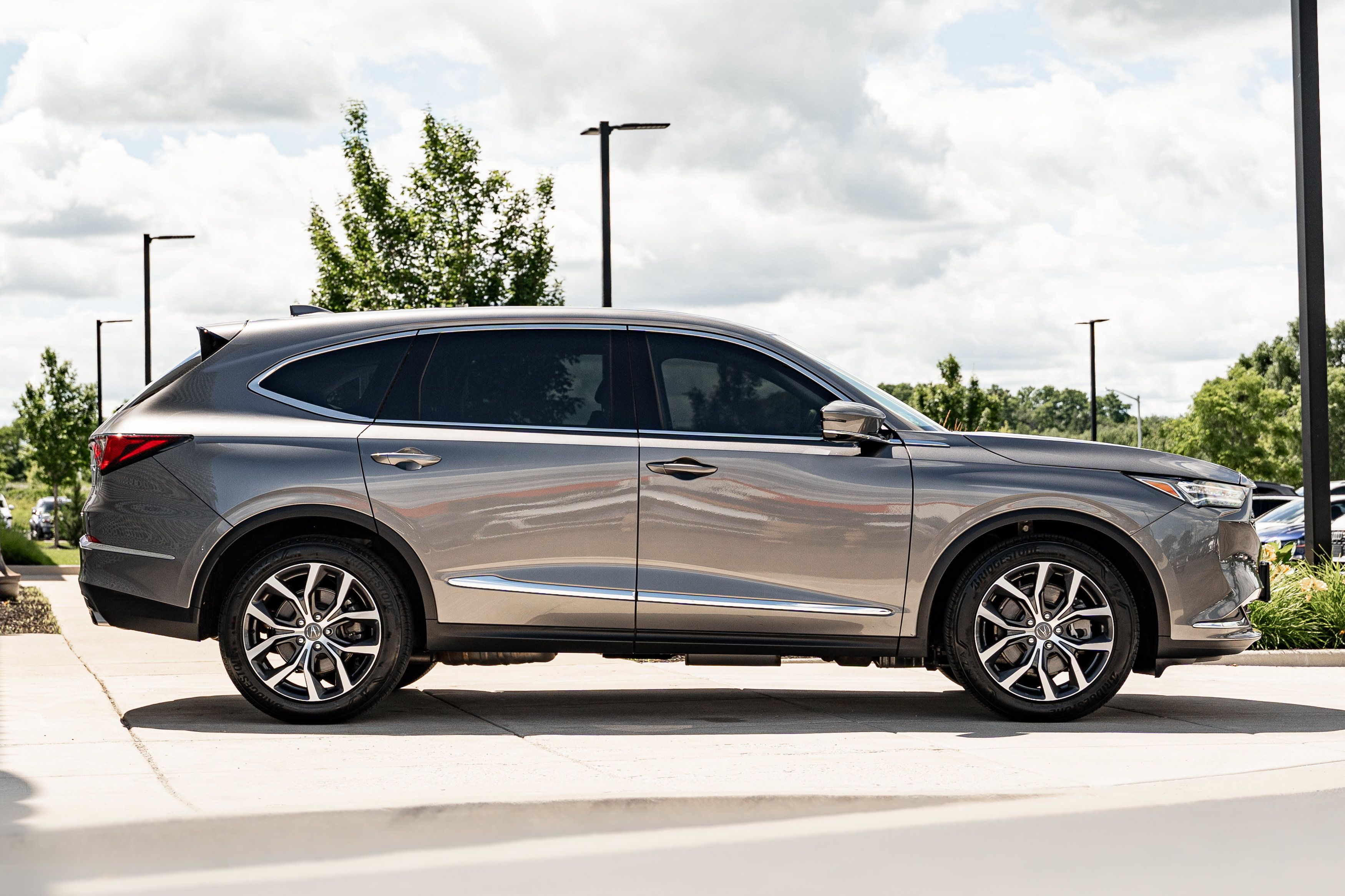 Used 2024 Acura MDX w/ Technology Package AWD/4WD image 3
