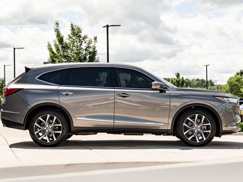 Used 2024 Acura MDX SH-AWD w/ Technology Package image 3