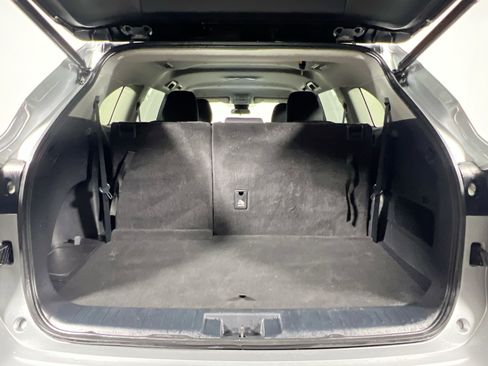 Used 2023 Toyota Highlander LE FWD image 34