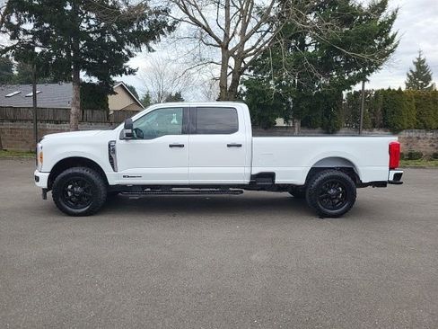 Used 2024 Ford F350 XLT image 3