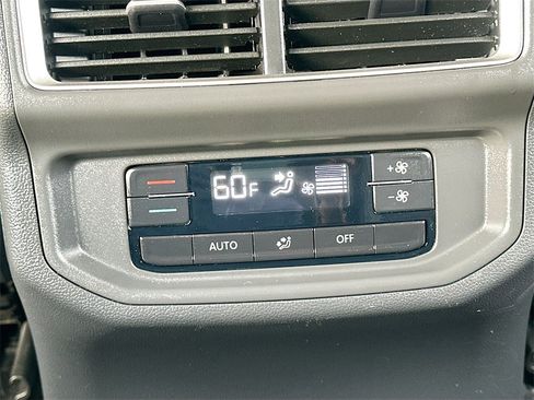 Used 2024 Volkswagen Atlas SE image 24