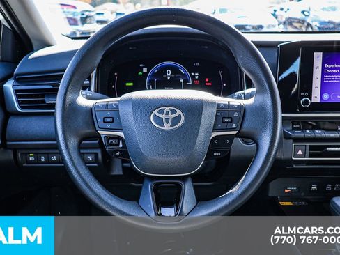 Used 2025 Toyota Camry LE image 31