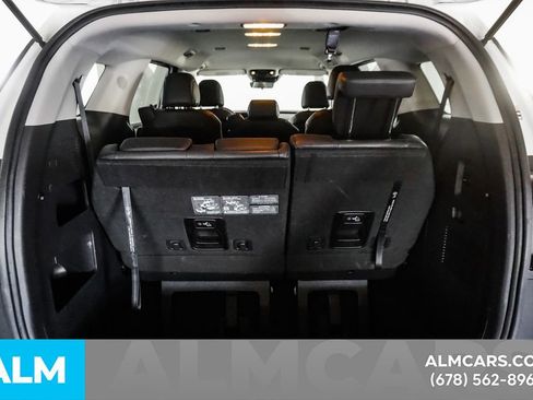 Used 2025 Kia Carnival FWD image 46