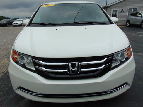 Used 2017 Honda Odyssey SE image 3