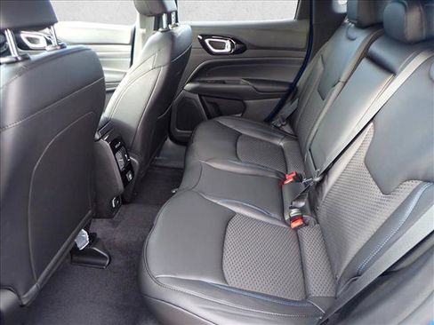 New 2026 Jeep Compass Latitude image 9