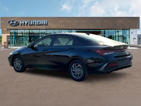 New 2025 Hyundai Elantra Blue image 4
