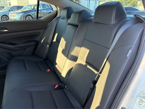 Used 2025 Nissan Altima 2.5 SL FWD image 8
