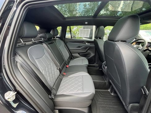 Certified 2025 Volkswagen Tiguan SEL R-Line AWD/4WD image 26