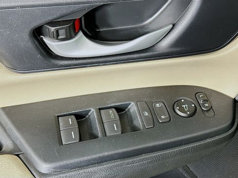 Used 2018 Honda CR-V LX image 15