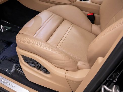 Certified 2023 Porsche Cayenne image 17