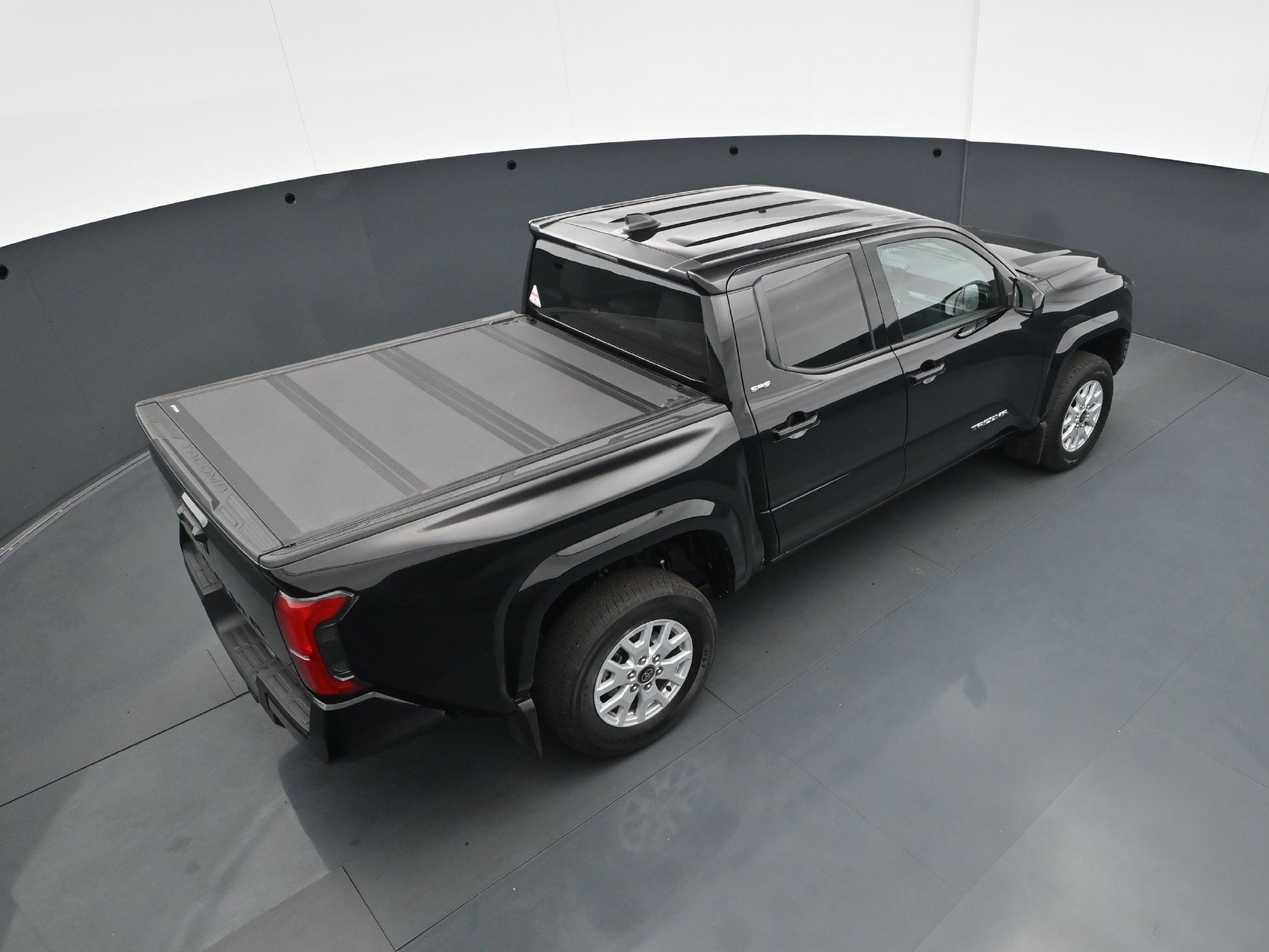 Used 2025 Toyota Tacoma SR5 AWD/4WD image 39