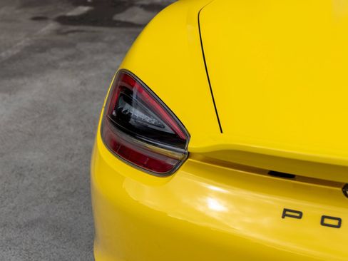 Certified 2016 Porsche Boxster Spyder RWD image 19
