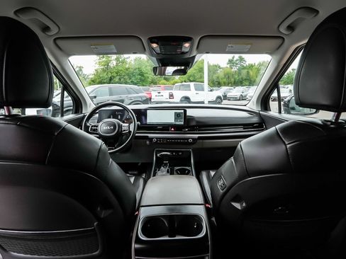 Used 2025 Kia Carnival EX FWD image 37
