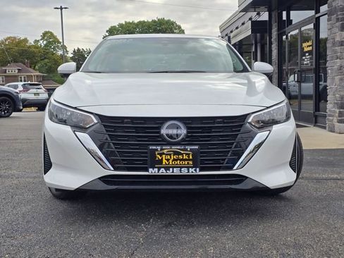 Used 2024 Nissan Sentra SV w/ SV Premium Package image 2