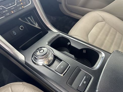 Used 2018 Ford Fusion SE w/ Fusion SE Technology Package image 25