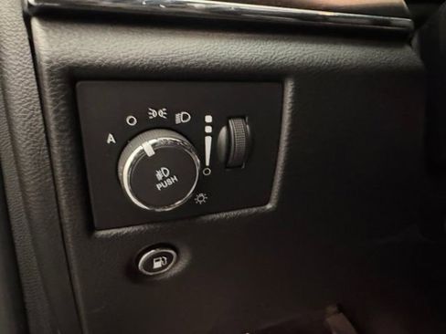 Used 2017 Jeep Grand Cherokee Limited w/ Luxury Group II image 6