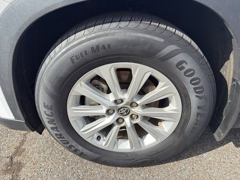 Used 2024 Toyota Grand Highlander XLE image 9