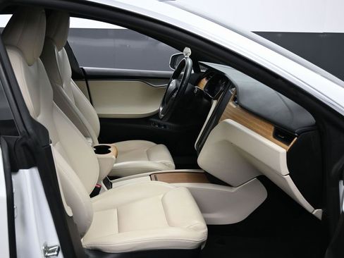 Used 2020 Tesla Model S Long Range Plus image 40