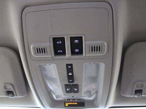 Used 2015 Cadillac SRX Luxury image 31