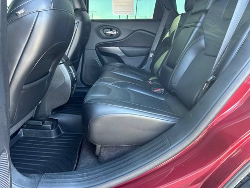 Used 2019 Jeep Cherokee Limited FWD image 36