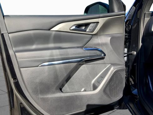 Used 2025 Chevrolet Traverse LT FWD image 22