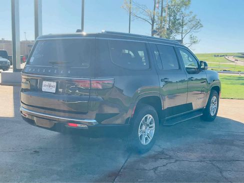 Used 2024 Jeep Wagoneer 4WD image 7
