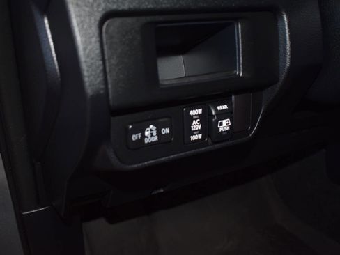 Used 2017 Toyota Tacoma TRD Off-Road image 32