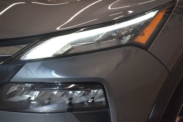 Used 2025 Nissan Rogue SV AWD/4WD image 15