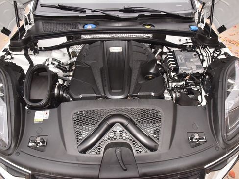 Used 2023 Porsche Macan S image 40