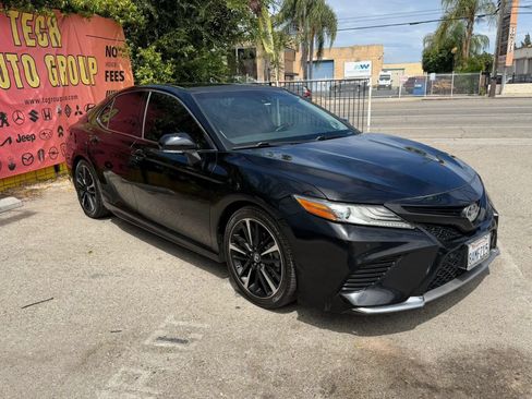 Used 2018 Toyota Camry XSE FWD image 3