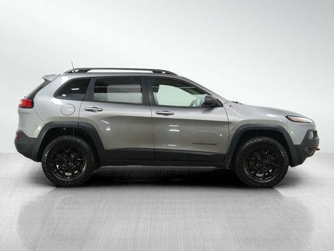 Used 2016 Jeep Cherokee Trailhawk w/ Cold Weather Group AWD/4WD image 6