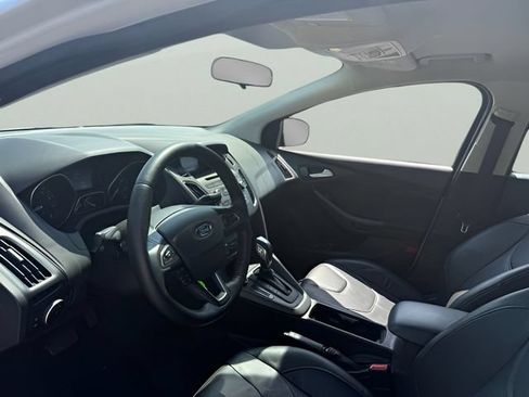 Used 2016 Ford Focus SE w/ Equipment Group 201A FWD image 10