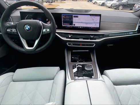 Used 2024 BMW X5 xDrive40i w/ Premium Package image 16