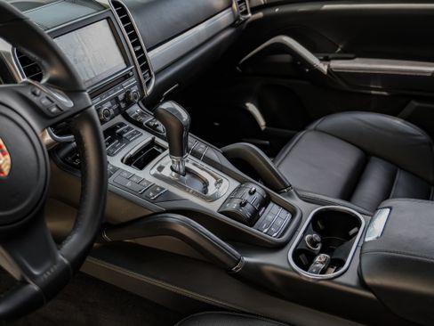 Used 2013 Porsche Cayenne Turbo AWD/4WD image 20