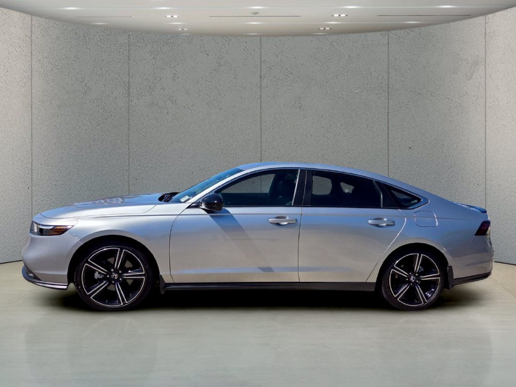 Used 2024 Honda Accord Sport image 2