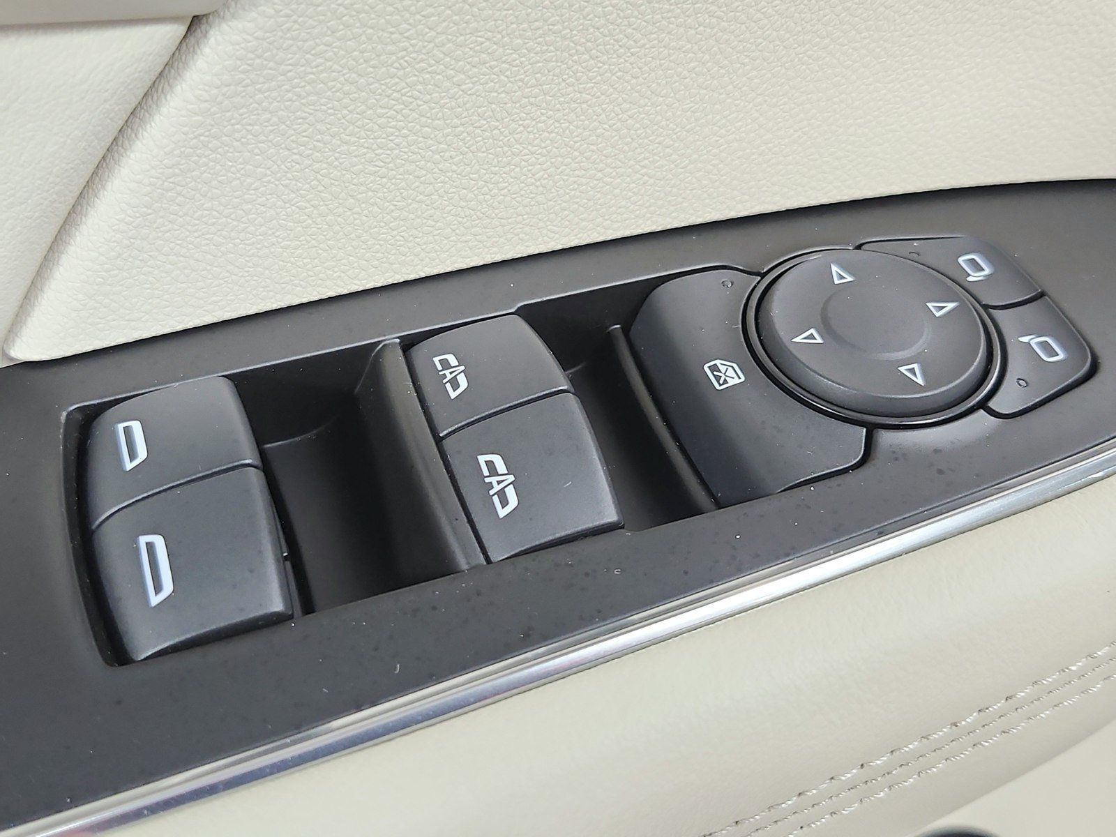 Used 2023 Buick Envision Essence w/ Technology Package I FWD image 38