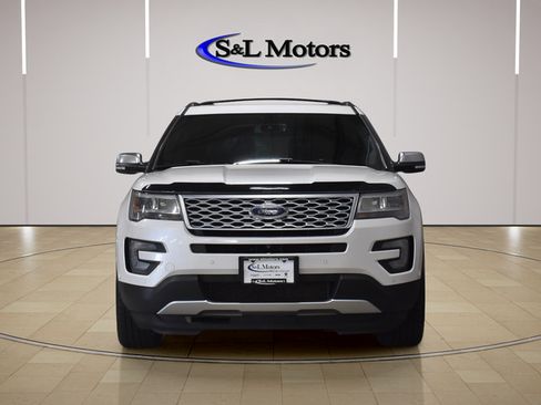 Used 2017 Ford Explorer Platinum AWD/4WD image 2