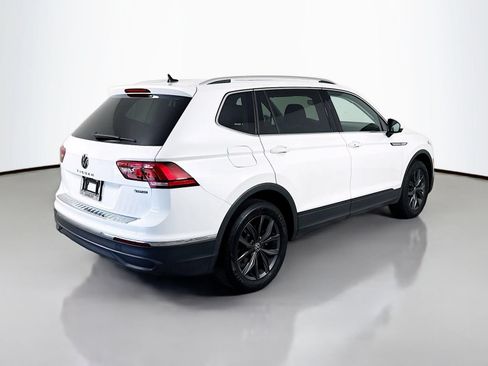 Used 2023 Volkswagen Tiguan SE w/ Panoramic Sunroof Package AWD/4WD image 9