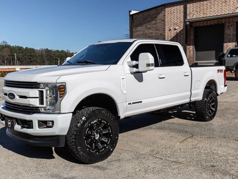 Used 2018 Ford F250 XLT w/ XLT Value Package image 8