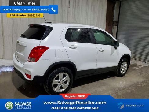 Used 2021 Chevrolet Trax LS w/ Fleet Convenience Package AWD/4WD image 4