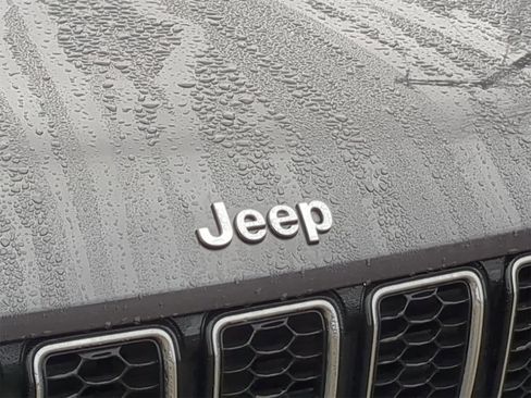 Certified 2023 Jeep Grand Cherokee Overland image 19