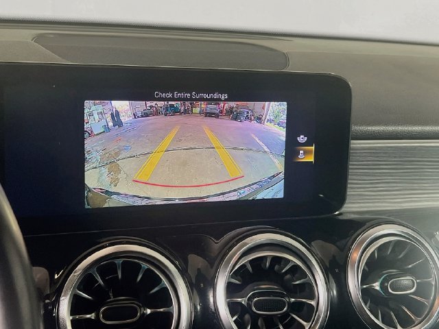 Used 2023 Mercedes-Benz GLB 250 4MATIC w/ Premium Package image 12