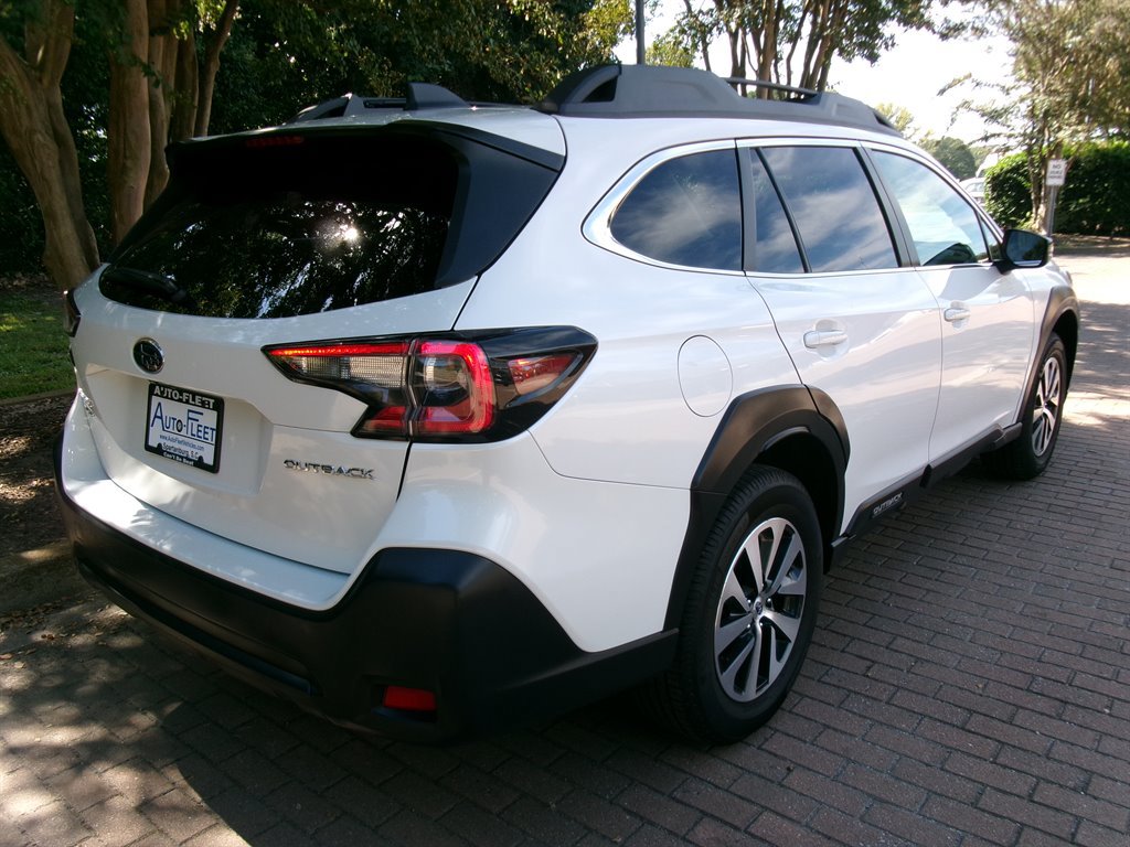 Used 2023 Subaru Outback Premium AWD/4WD image 6